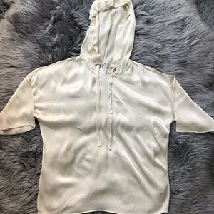pretty short sleeve ivory satin pullover szM